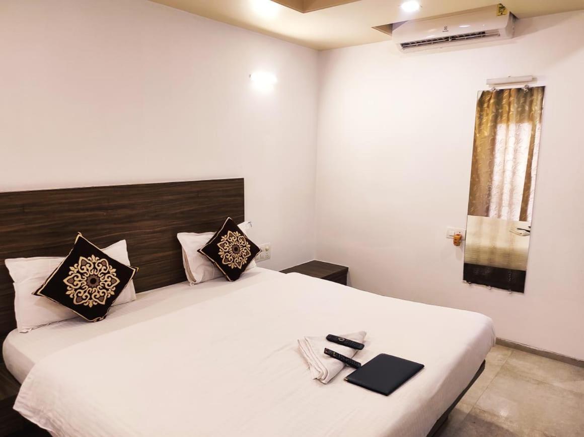 Hotel Manasi Inn Satara Exterior foto